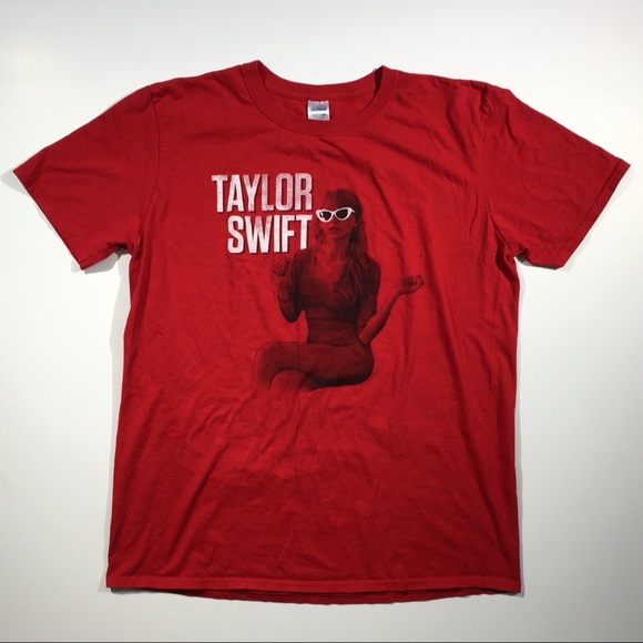 Gildan Tops - Taylor Swift T-Shirt